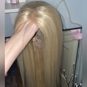 Blonde front lace wig only worn a few times.Real human hair, 36”inches.Supersoft
